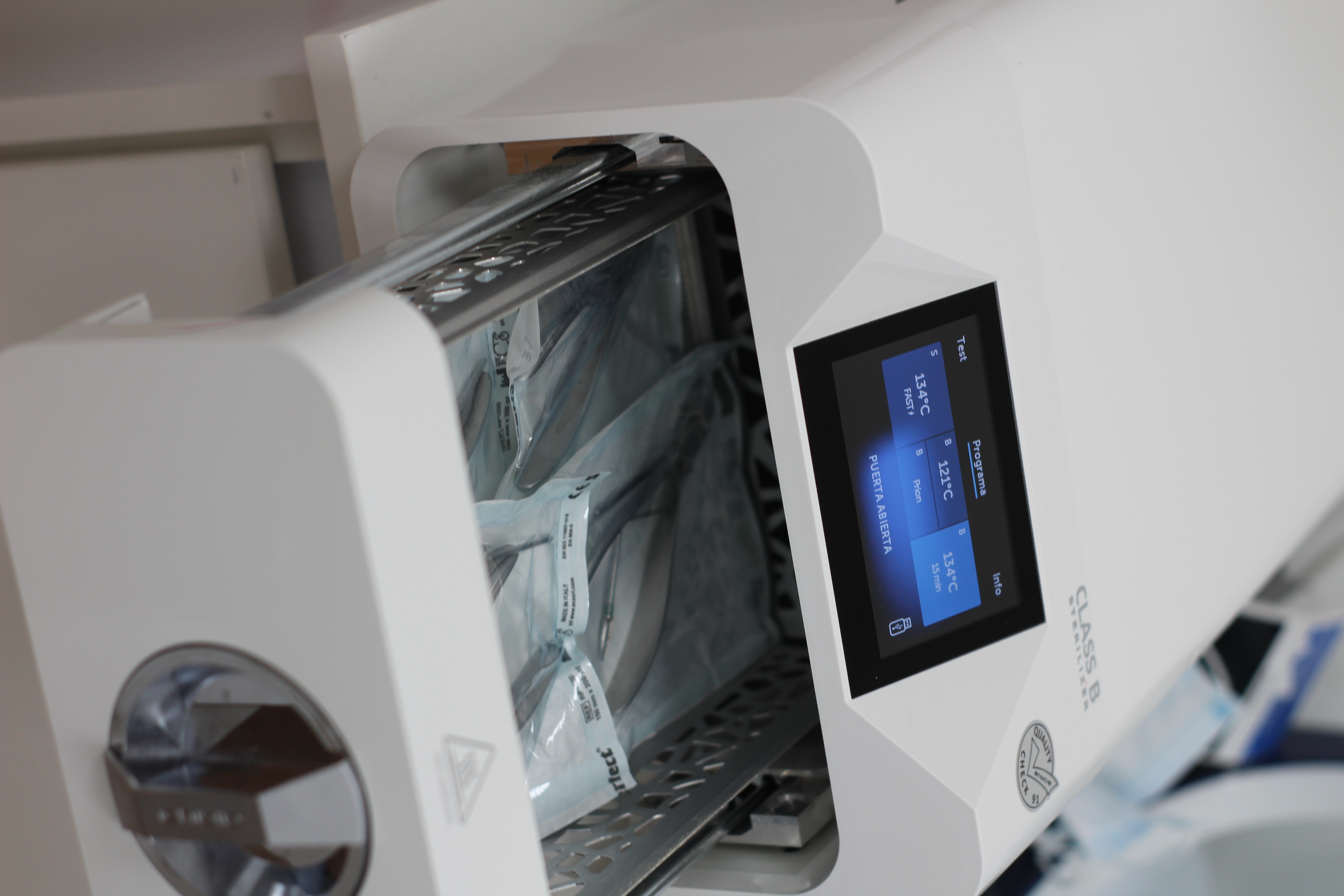 Autoclave Clase B de la Clínica Podológica Lucía Moreno